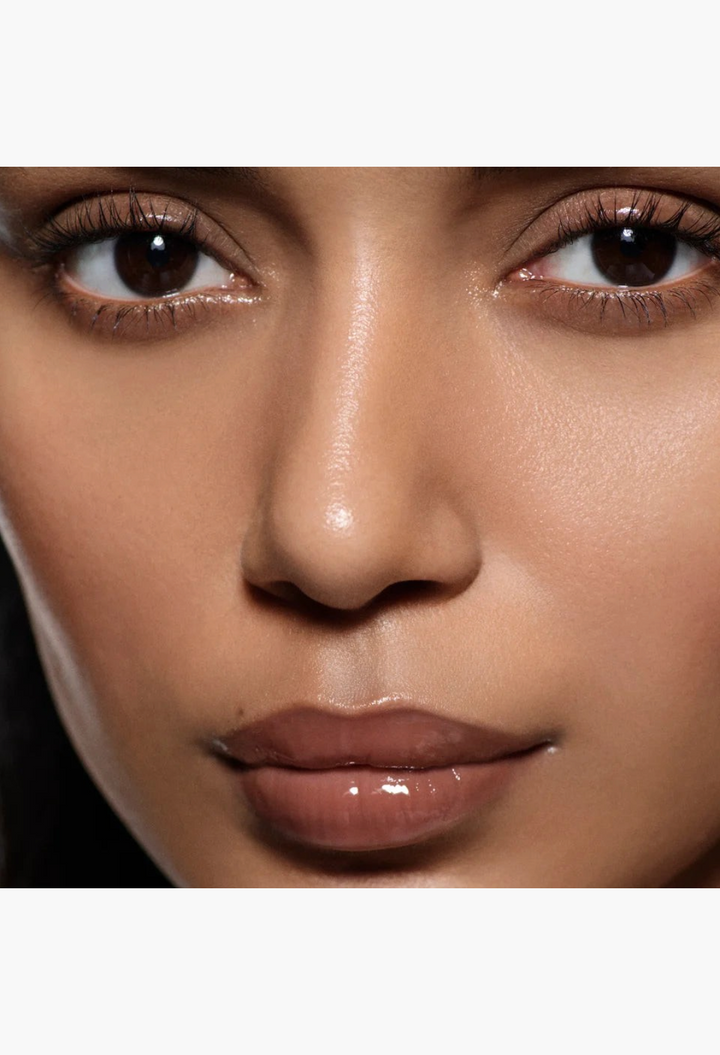 GLAM MODA Posh Gloss High Shine Lip applied on lips for a mirror-like finish on a model with vitiligo