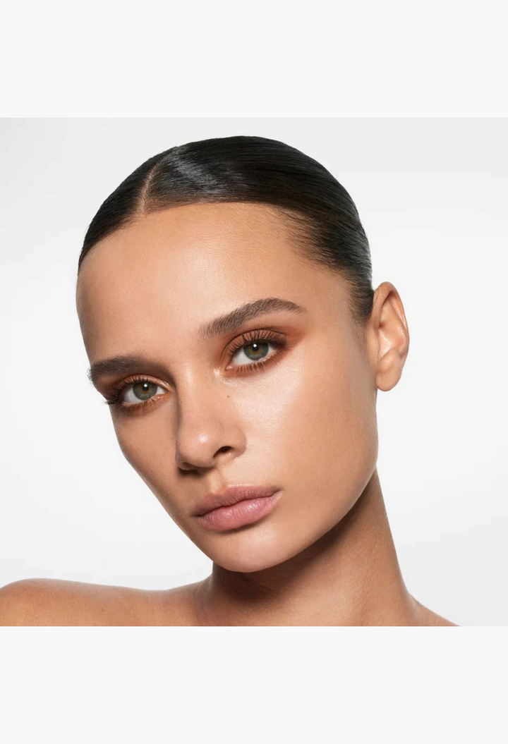 Model wearing a warm brown smoky eye look created with the GLAM MODA Eye Wardrobe Night Flash eyeshadow palette