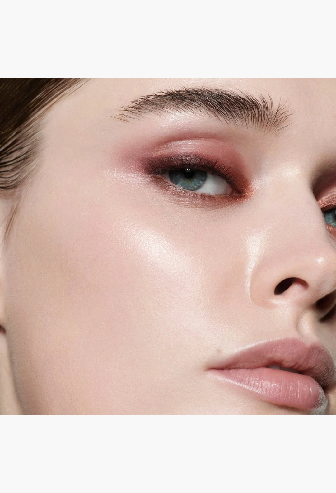GLAM MODA Eye Wardrobe eyeshadow palette applied on a model, featuring warm brown and bronze tones on the eyelids.