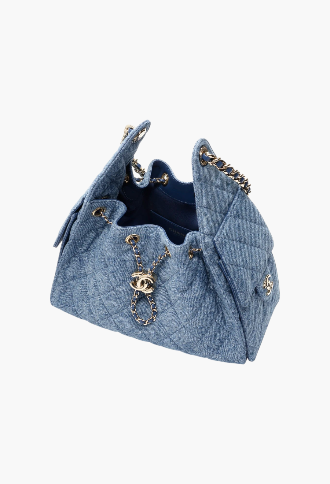 GLAM MODA CHANEL 25 small handbag in blue washed denim with quilted texture and gold-tone metal chain hardware.