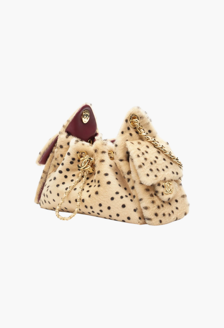 GLAM MODA CHANEL 25 mini handbag in beige and black spotted faux fur with gold-tone metal chain strap