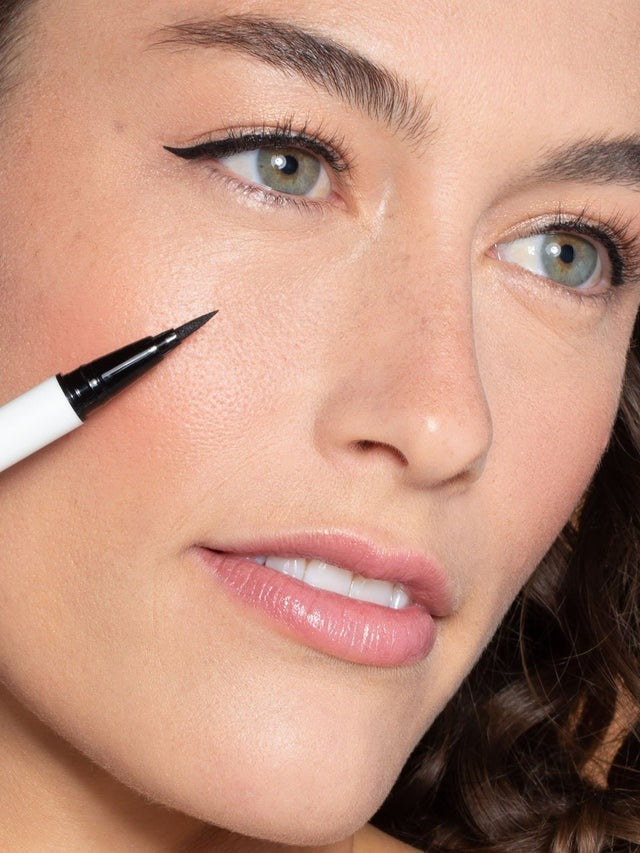 Clean Line Liquid Liner - GLAM MODA