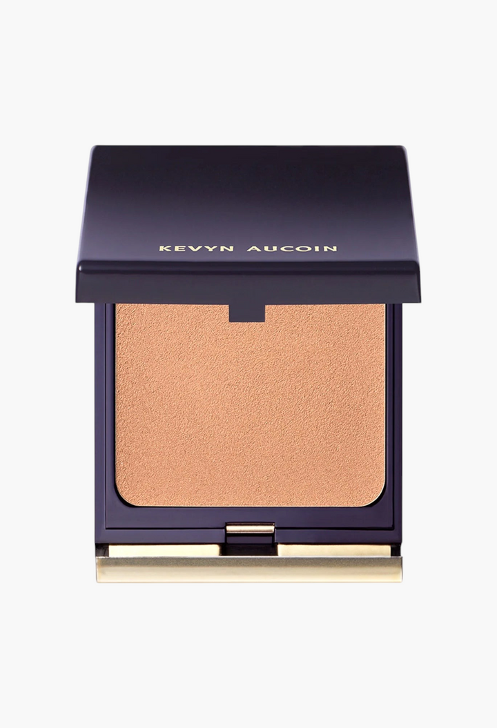 GLAM MODA Kevyn Aucoin Sensual Skin Bronzer in a sleek dark compact with a soft-focus gel-to-powder finish.