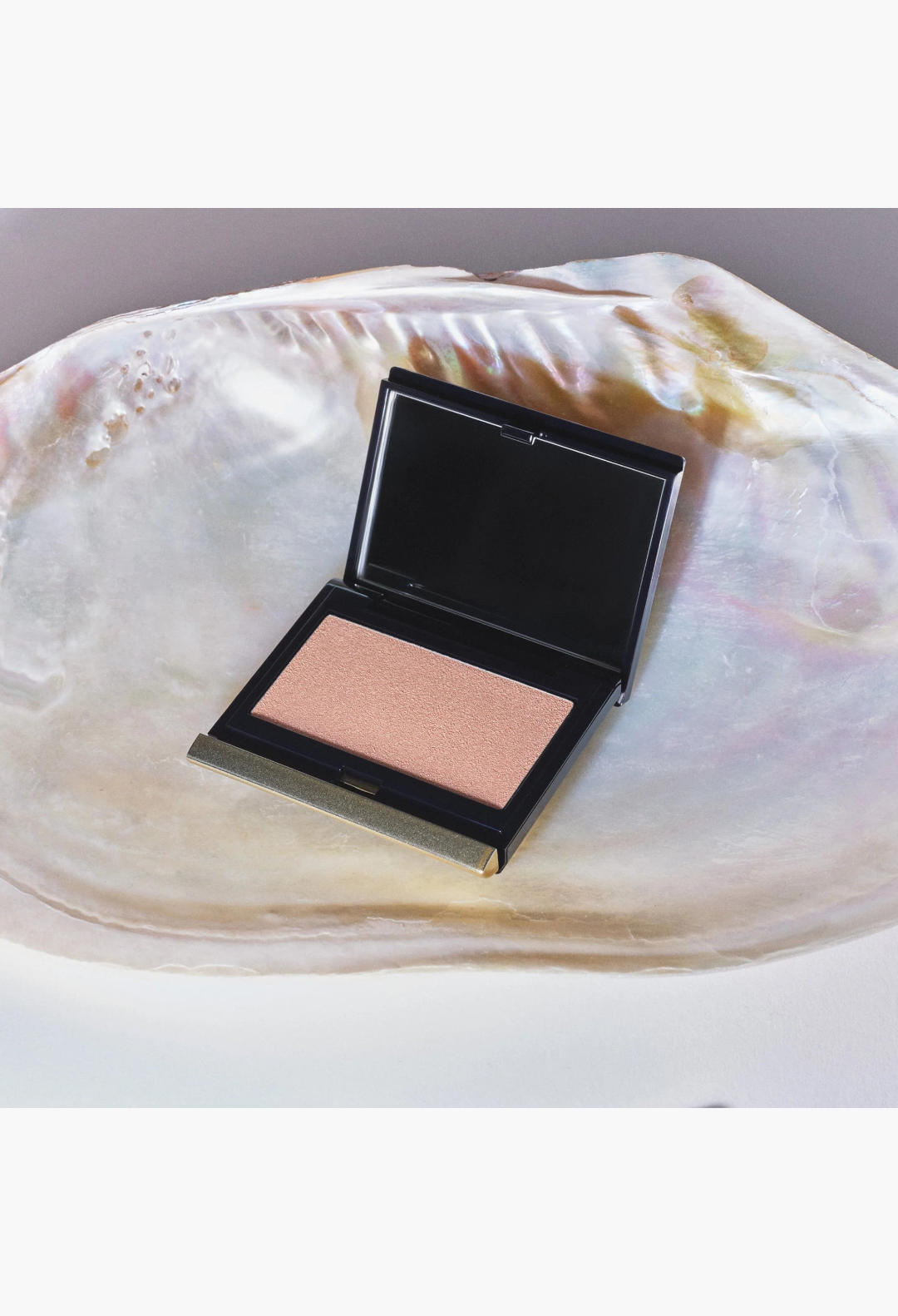 GLAM MODA The Sensual Skin Highlighter in Supernova, a creamy, hydrating highlighter in a sleek black compact.