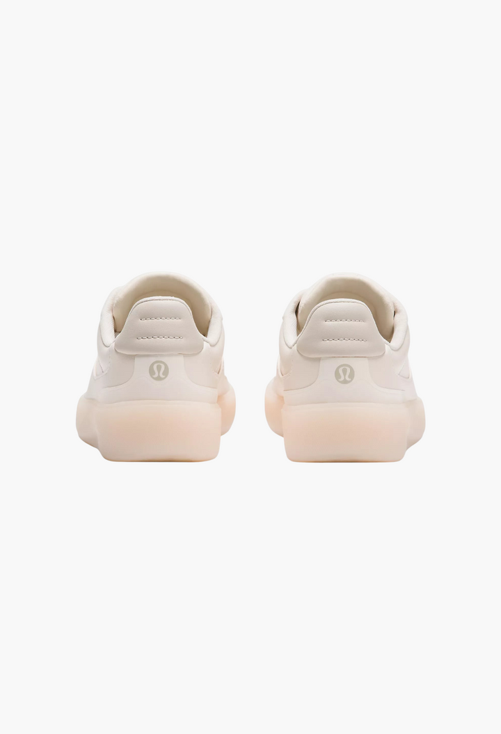 GLAM MODA Women's Cityverse sneakers in off-white, showing a rear view of the cupped rubber outsoles and heel detail.