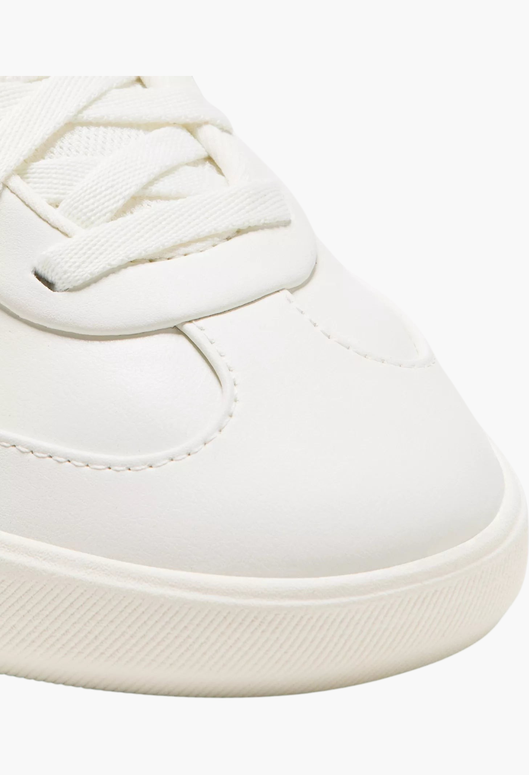 GLAM MODA Women's Cityverse sneaker in white leather-alternative material with exposed stitching and rubber outsole.