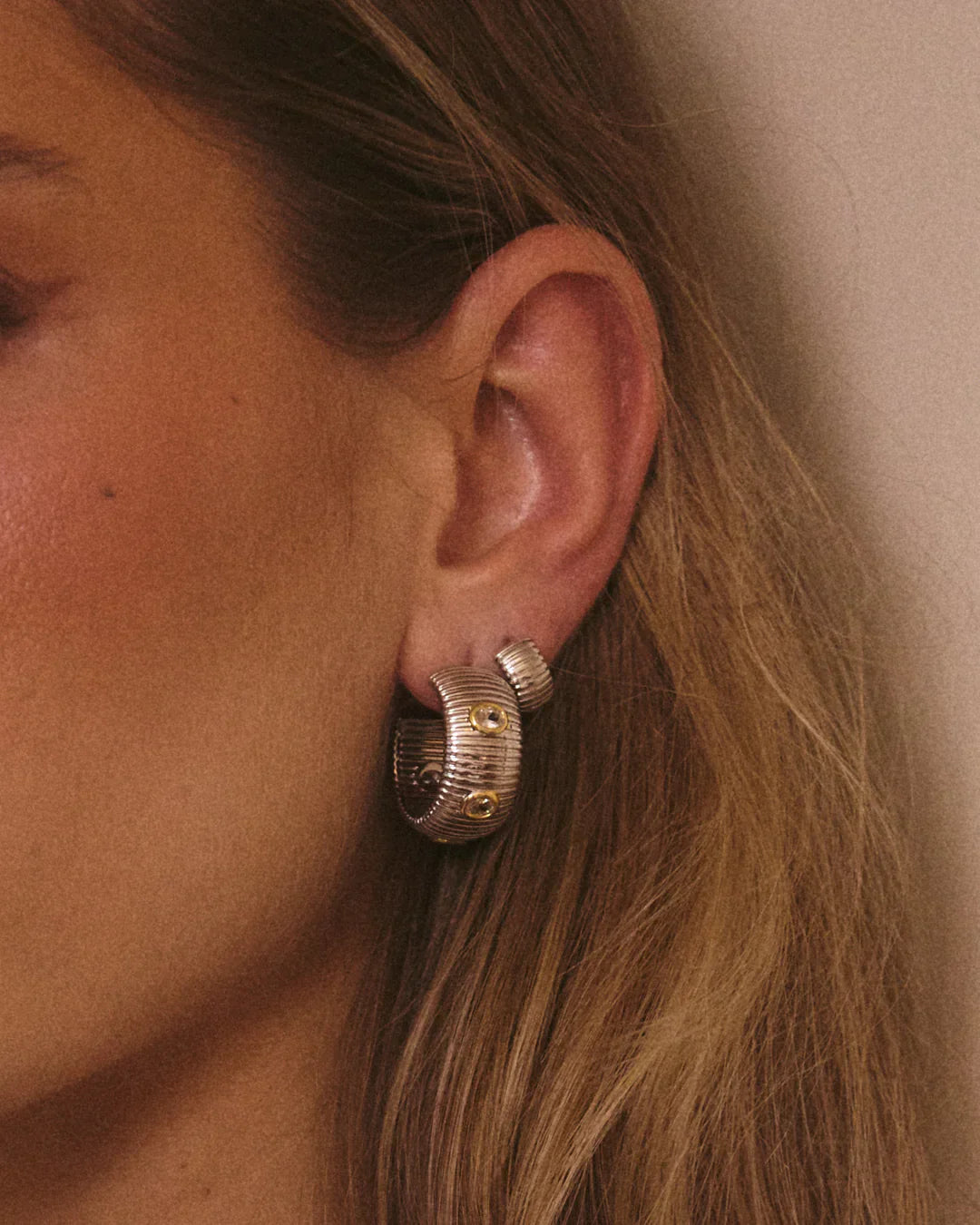 The Pave Georgia Ridged Hoops - Gold - GLAM MODA