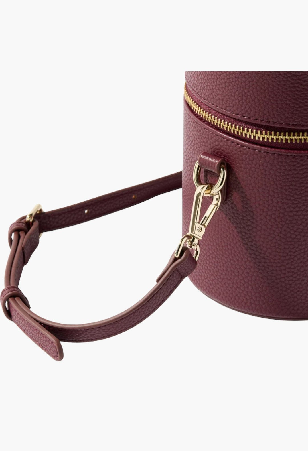 GLAM MODA burgundy vegan leather oval toiletry case with gold hardware and detachable shoulder strap