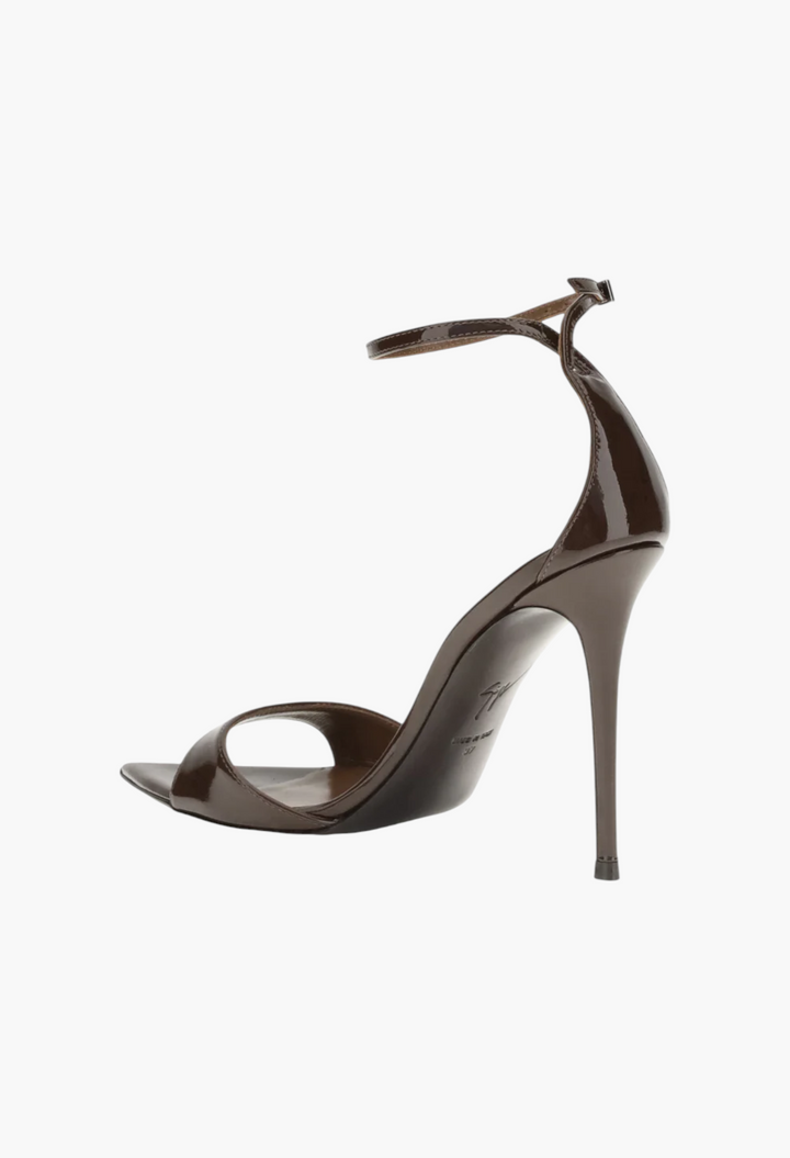 Intriigo Strap Sandals - GLAM MODA
