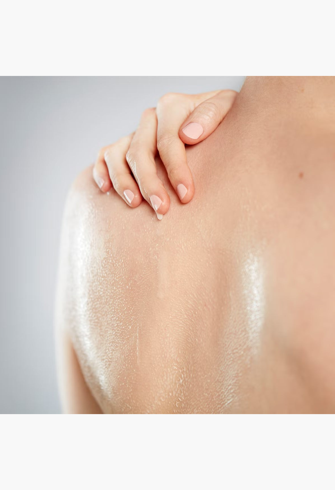 GLAM MODA Ameliorate Nourishing Body Wash applied to a person's back, showing hydrated and smooth skin texture.