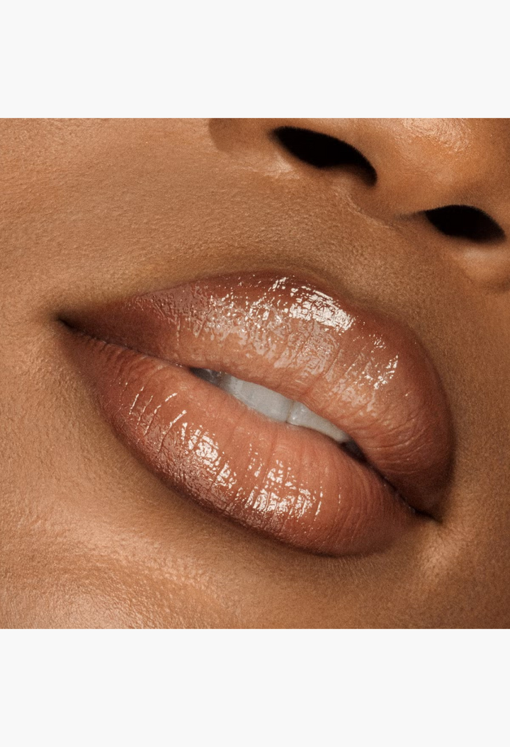 GLAM MODA VIEVE Lip Dew applied on lips for a high-shine, luminous, and non-sticky glossy finish.