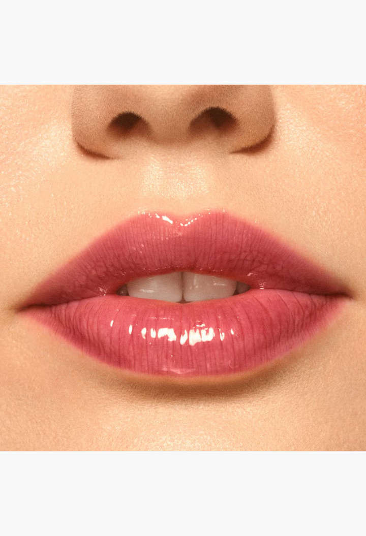GLAM MODA VIEVE Lip Dew applied on lips for a high-shine, non-sticky, glossy finish with a soft pink tint.