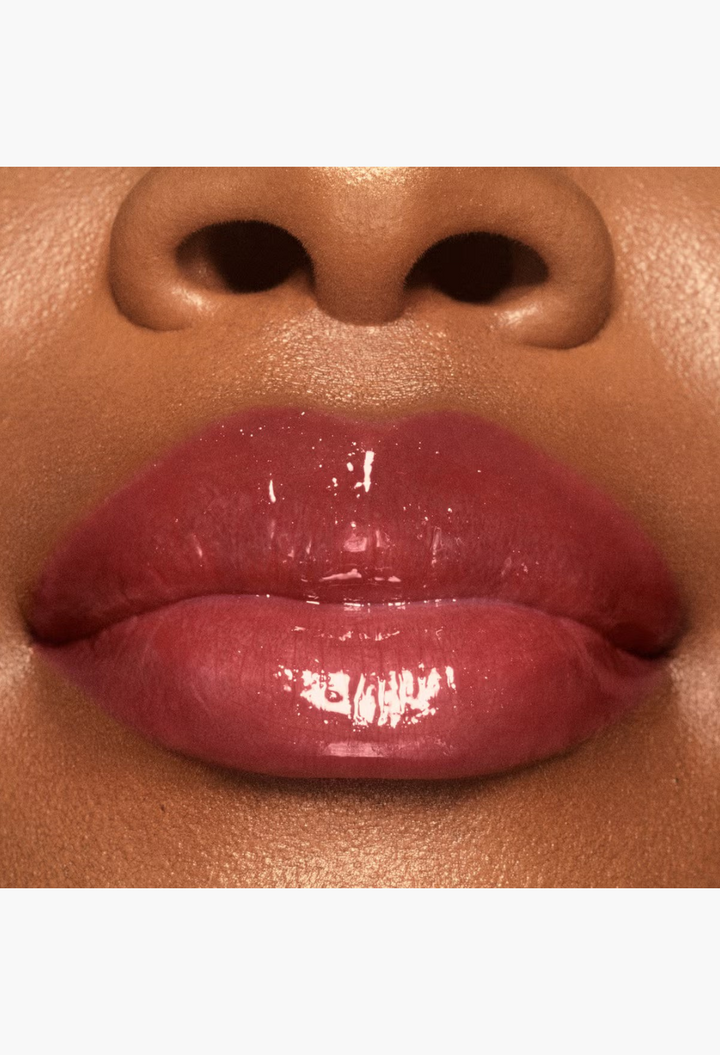 GLAM MODA VIEVE Lip Dew applied on lips for a high-shine, non-sticky, glossy finish with a soft pink tint.