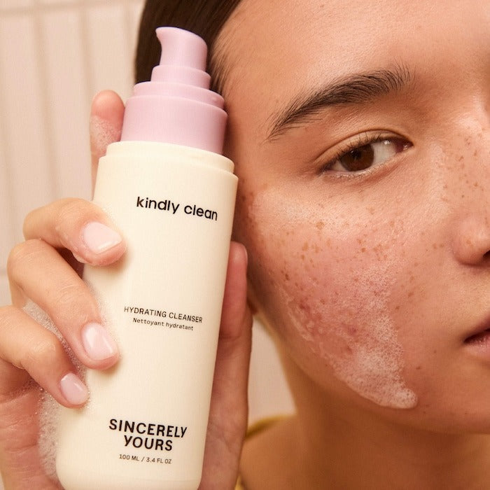 Kindly Clean Hydrating and Soothing Foaming Gel Cleanser - GLAM MODA
